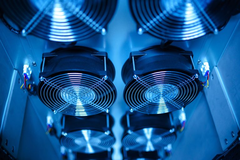Renting servers: the golden mean between control and flexibility